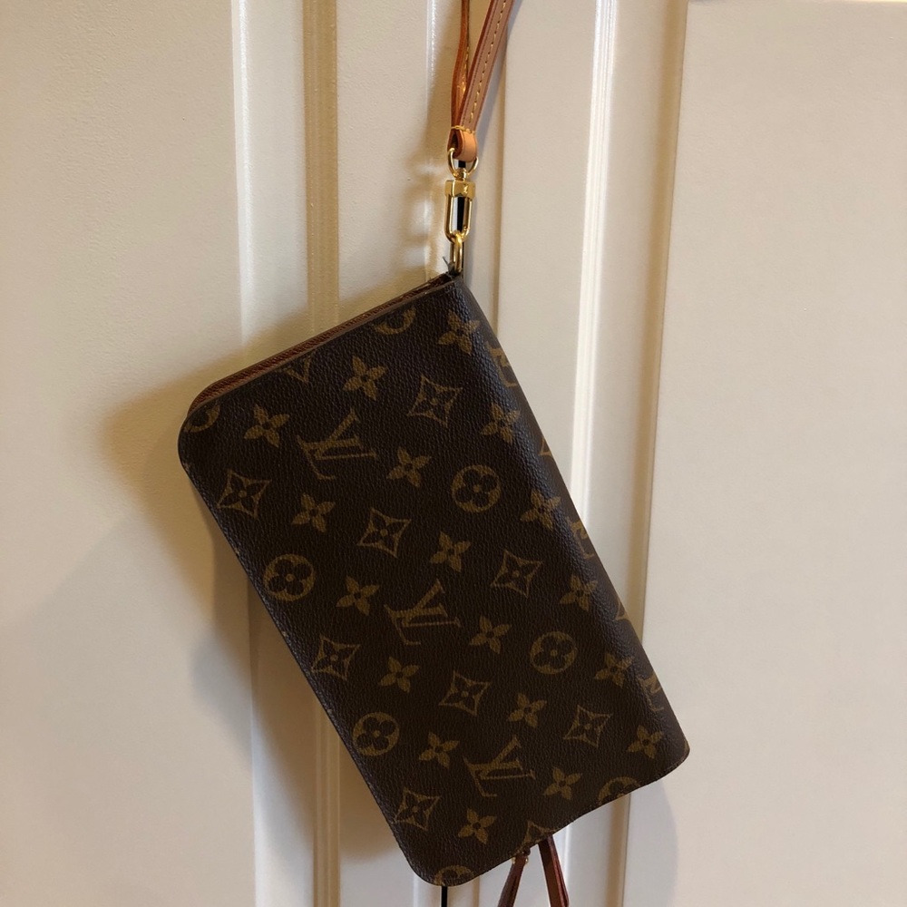 Louis Vuitton clutch/wallet